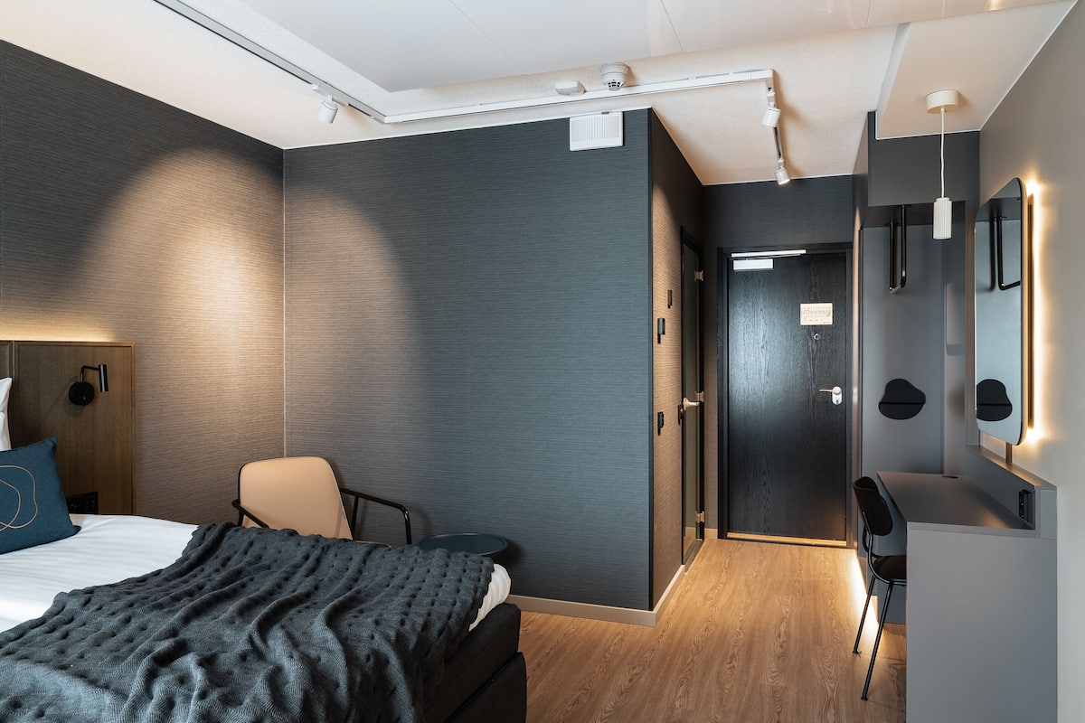 superior twin room (extra bed possibility) | minibar, in-room safe, desk, laptop workspace