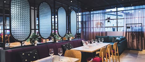 2 restaurants, serveren ontbijt, lunch, diner, Franse gerechten