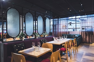 2 restaurants, breakfast, lunch, dinner served; French cuisine