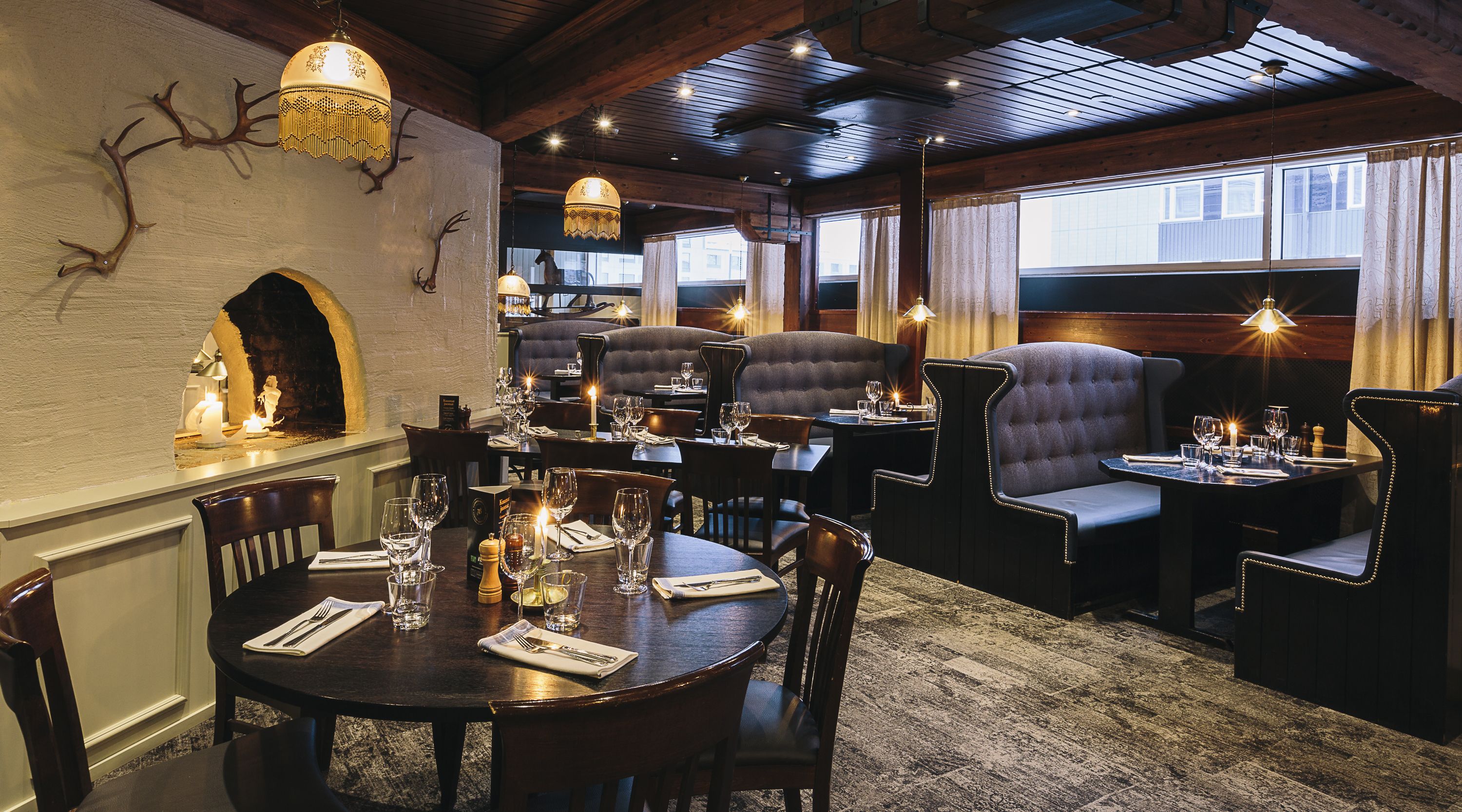 2 restaurants, breakfast, lunch, dinner served; french cuisine