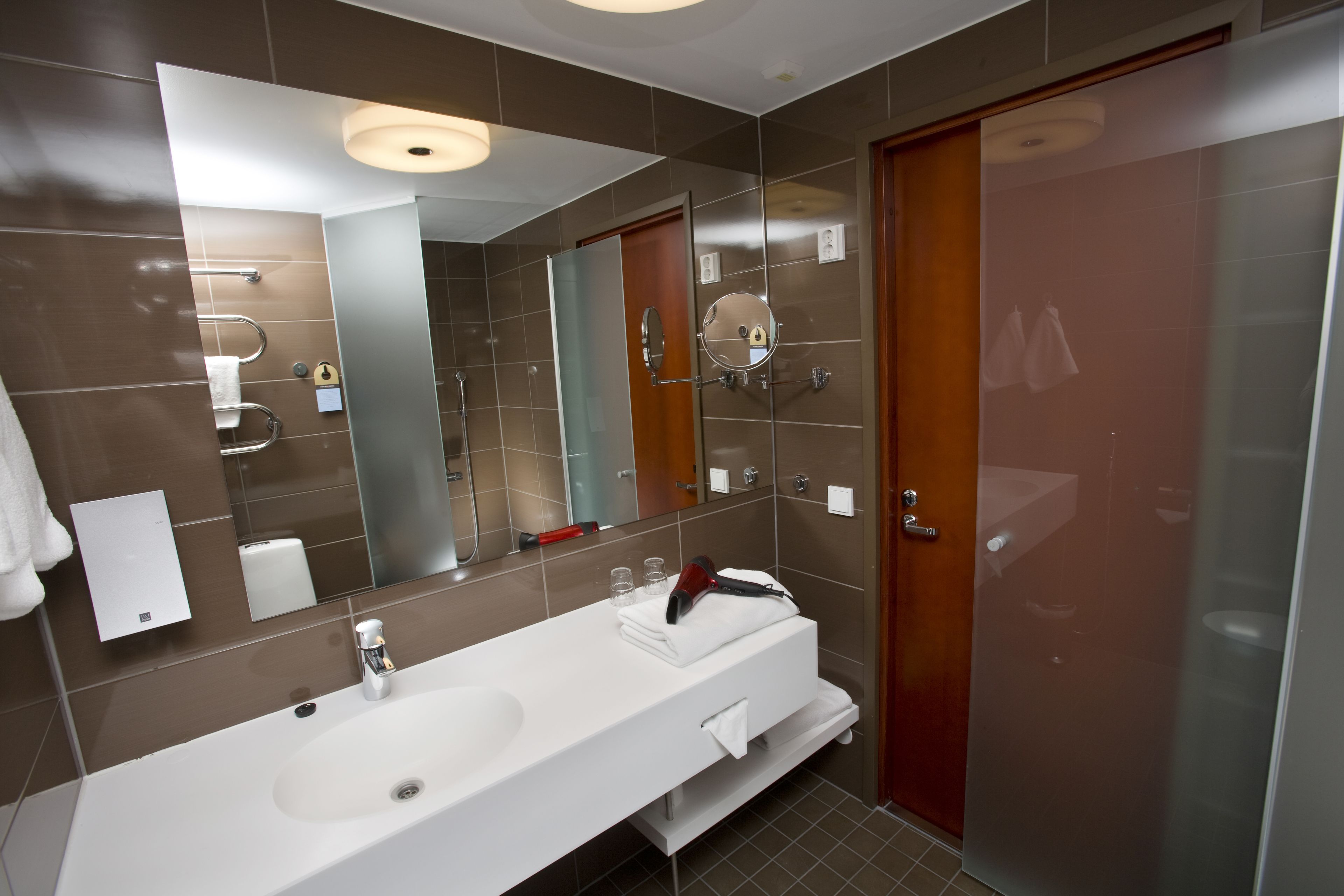 standard twin room (extra bed possibility) | bathroom | shower, hair dryer, towels