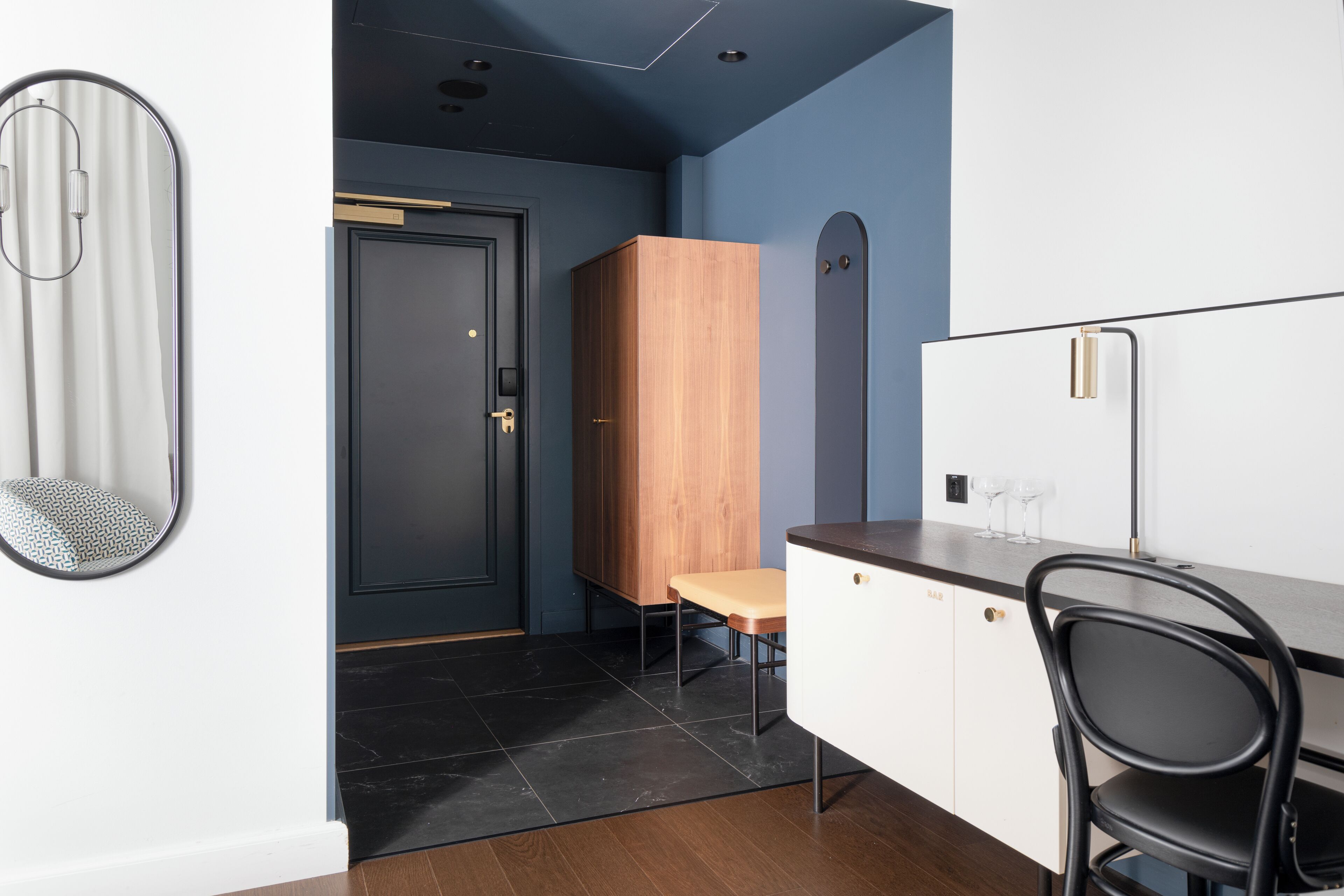 junior suite | minibar, in-room safe, blackout curtains, iron/ironing board