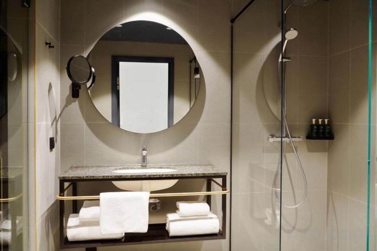 Bathroom | Hair dryer, bidet, towels