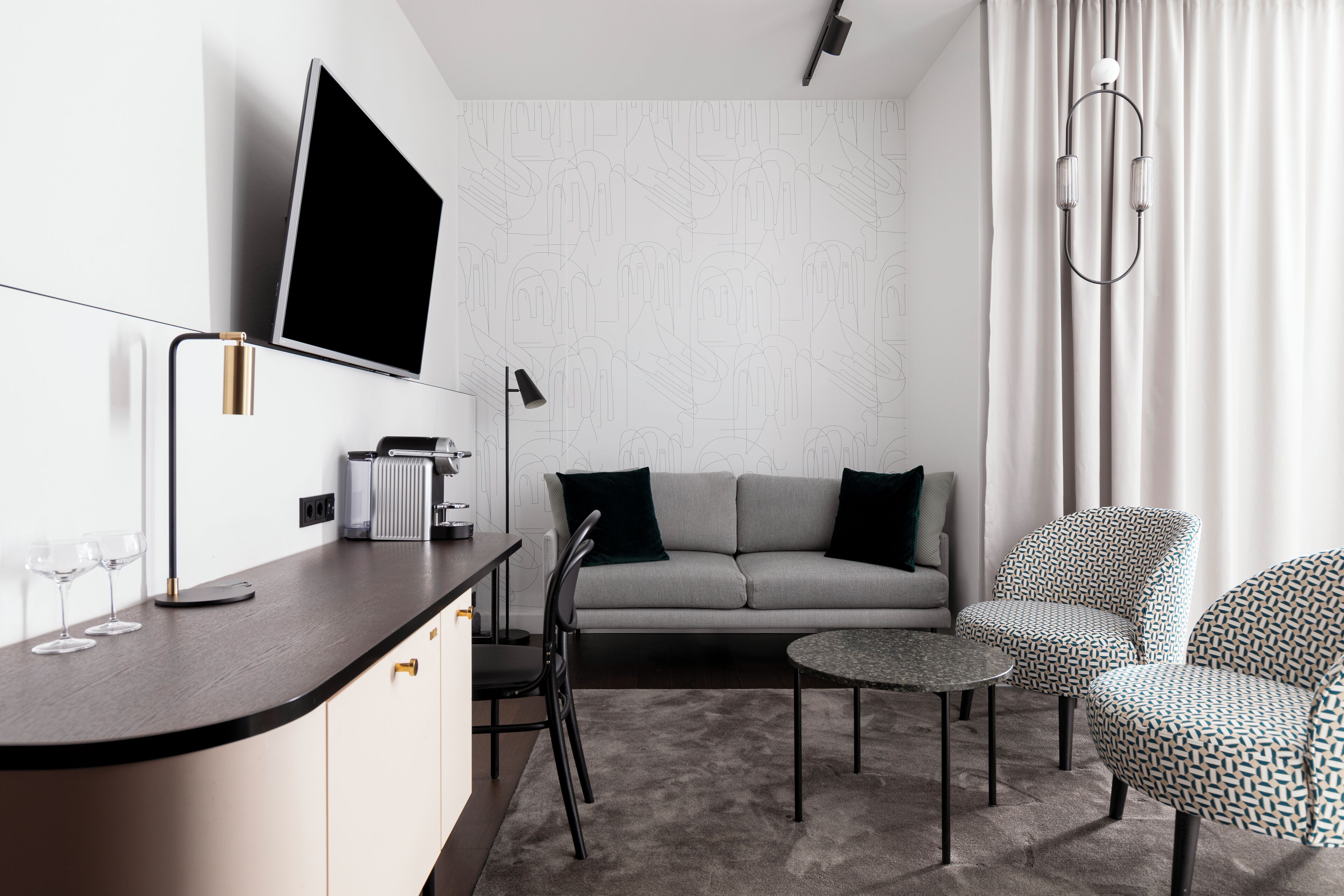 junior suite | minibar, in-room safe, blackout curtains, iron/ironing board