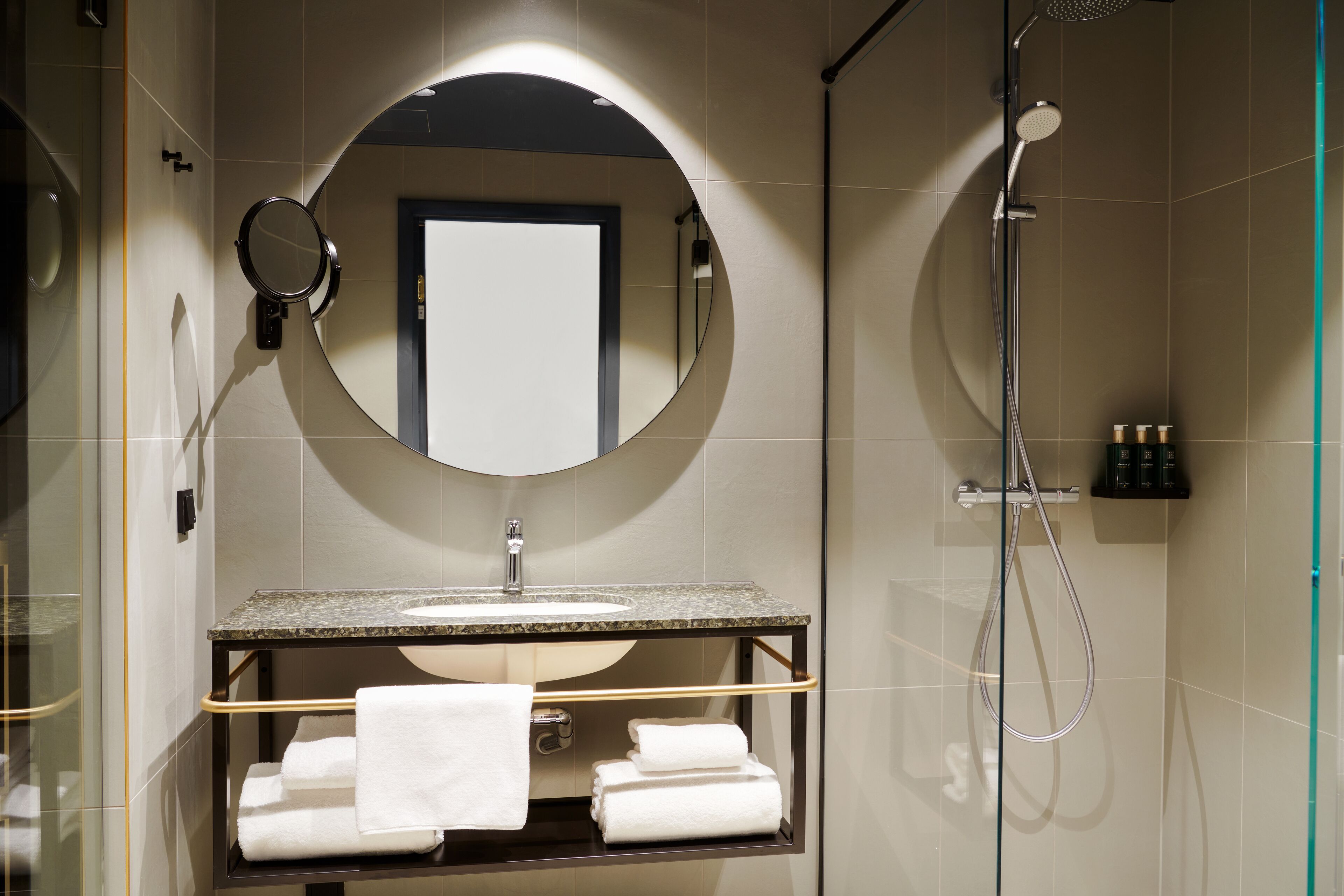 junior suite | bathroom | hair dryer, bidet, towels