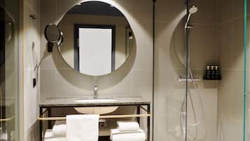 Junior Suite | Badezimmer | Haartrockner, Bidet, Handtücher