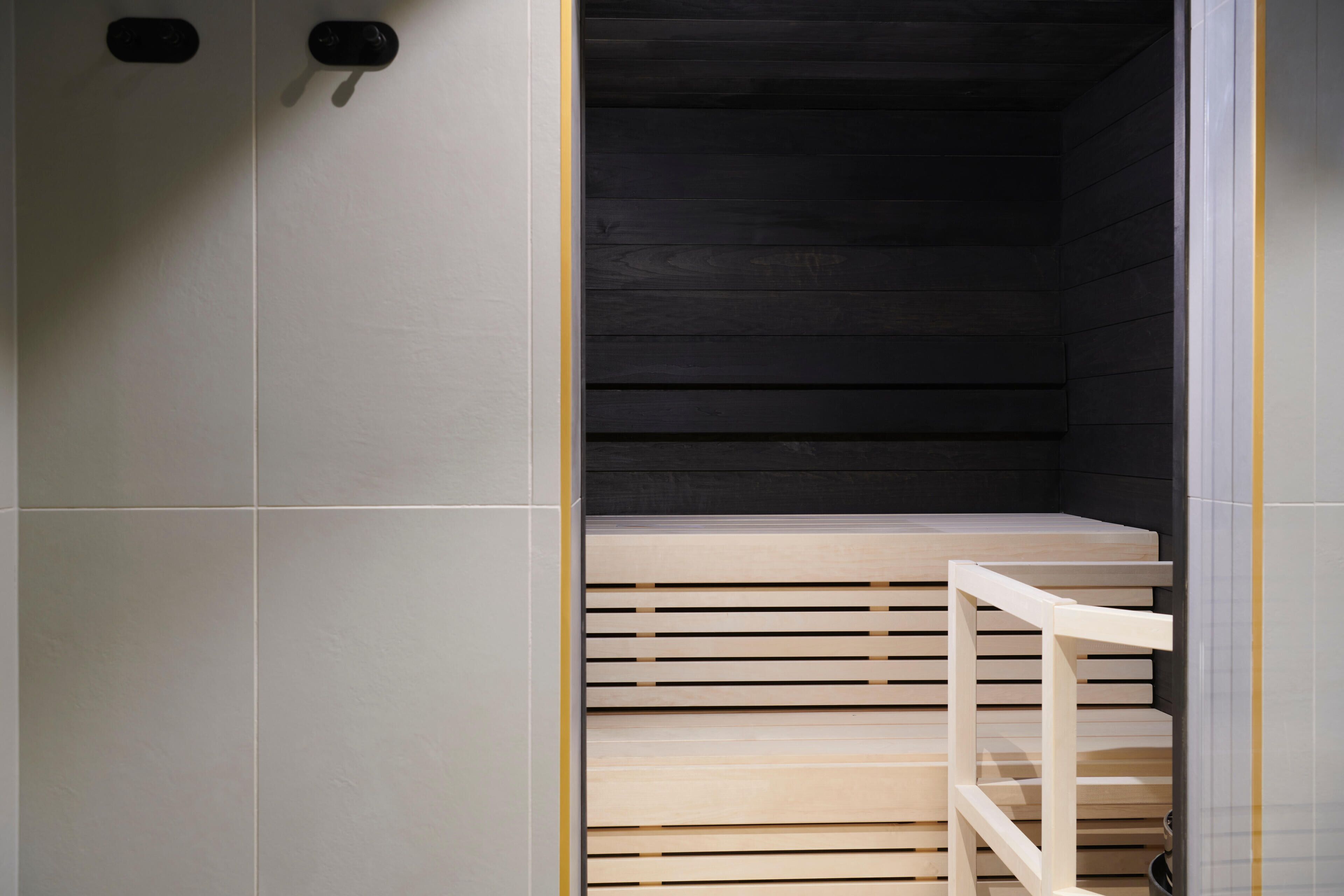 junior suite | minibar, in-room safe, blackout curtains, iron/ironing board