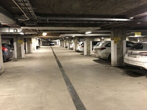 Pysäköintimahdollisuus (200 SEK per päivä)