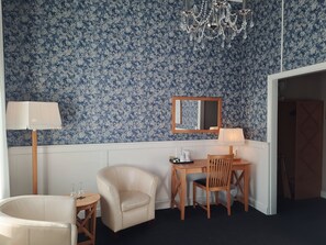 Superior Twin Room | Desk, free WiFi, bed sheets