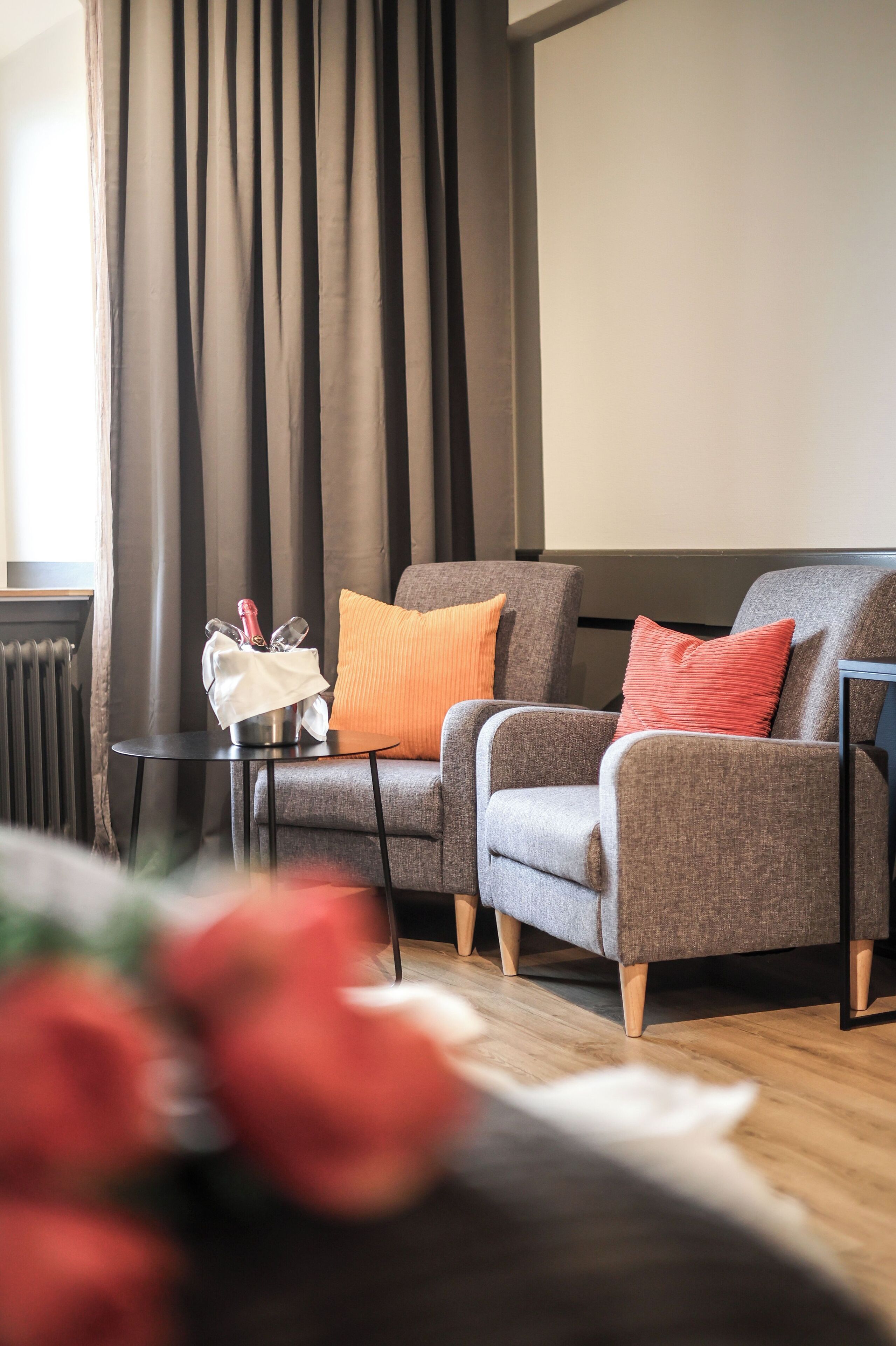 Executive Family 4 with Seaview | Individually decorated, desk, free WiFi, bed sheets