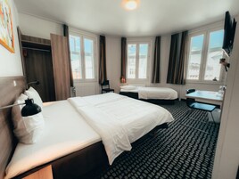 Good Morning Triple Room | 办公桌、免费 WiFi、床单