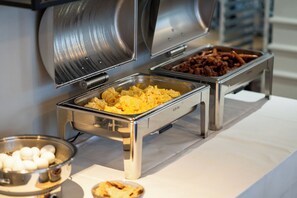 Daily buffet breakfast (DKK 150 per person)