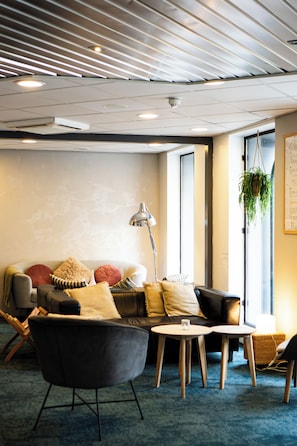 Coin salon dans le hall