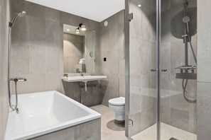 Articles de toilette écologiques, sèche-cheveux, serviettes fournies