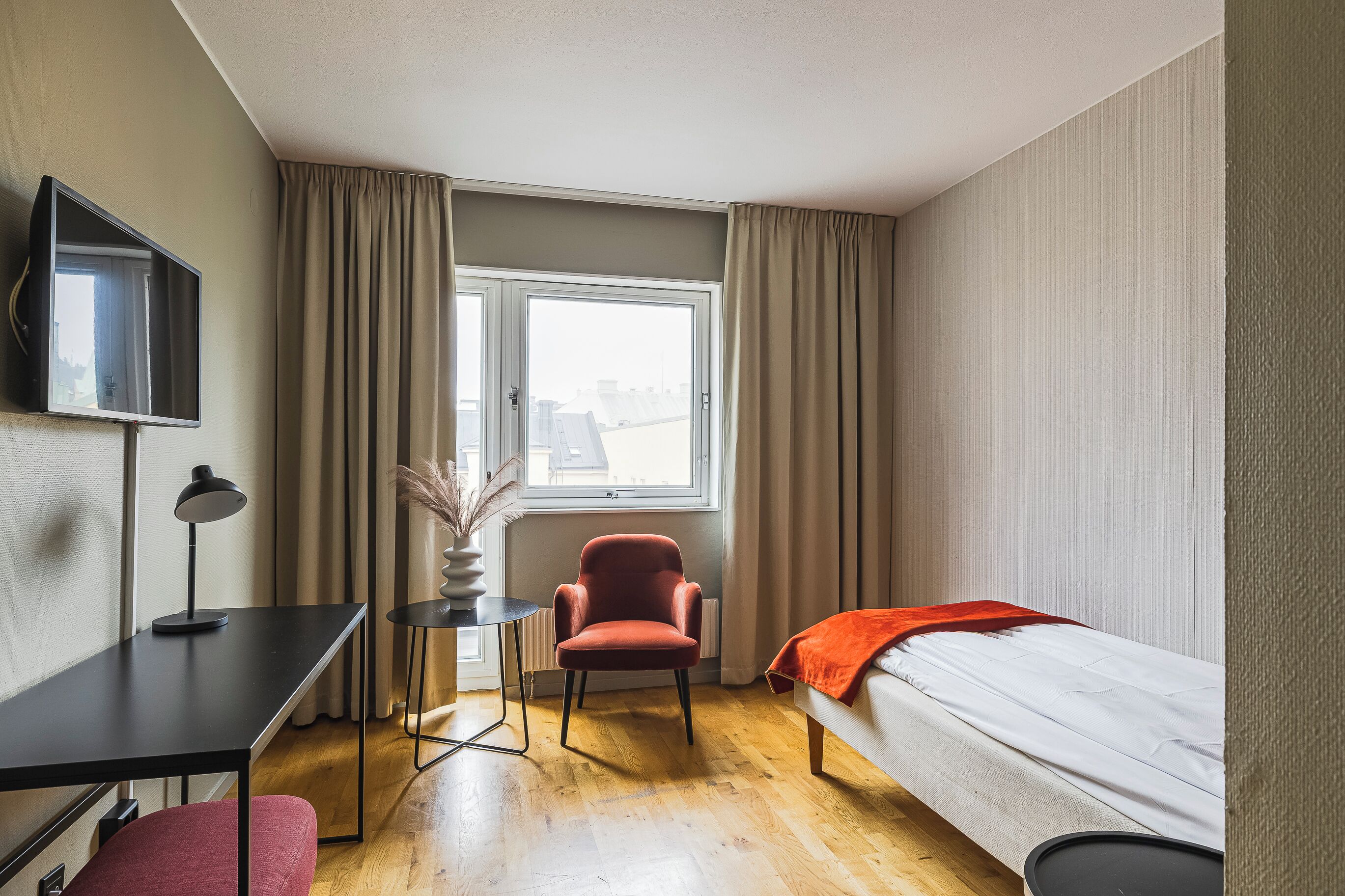 Habitación individual Confort | Cortinas blackout, wifi gratis y ropa de cama 