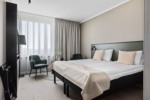 Cortinas blackout, wifi gratis y ropa de cama
