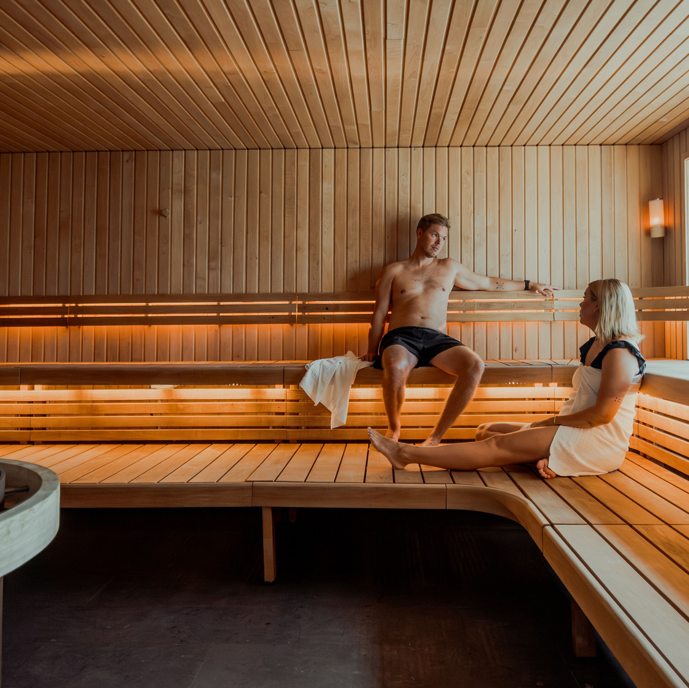 Sauna, hot tub