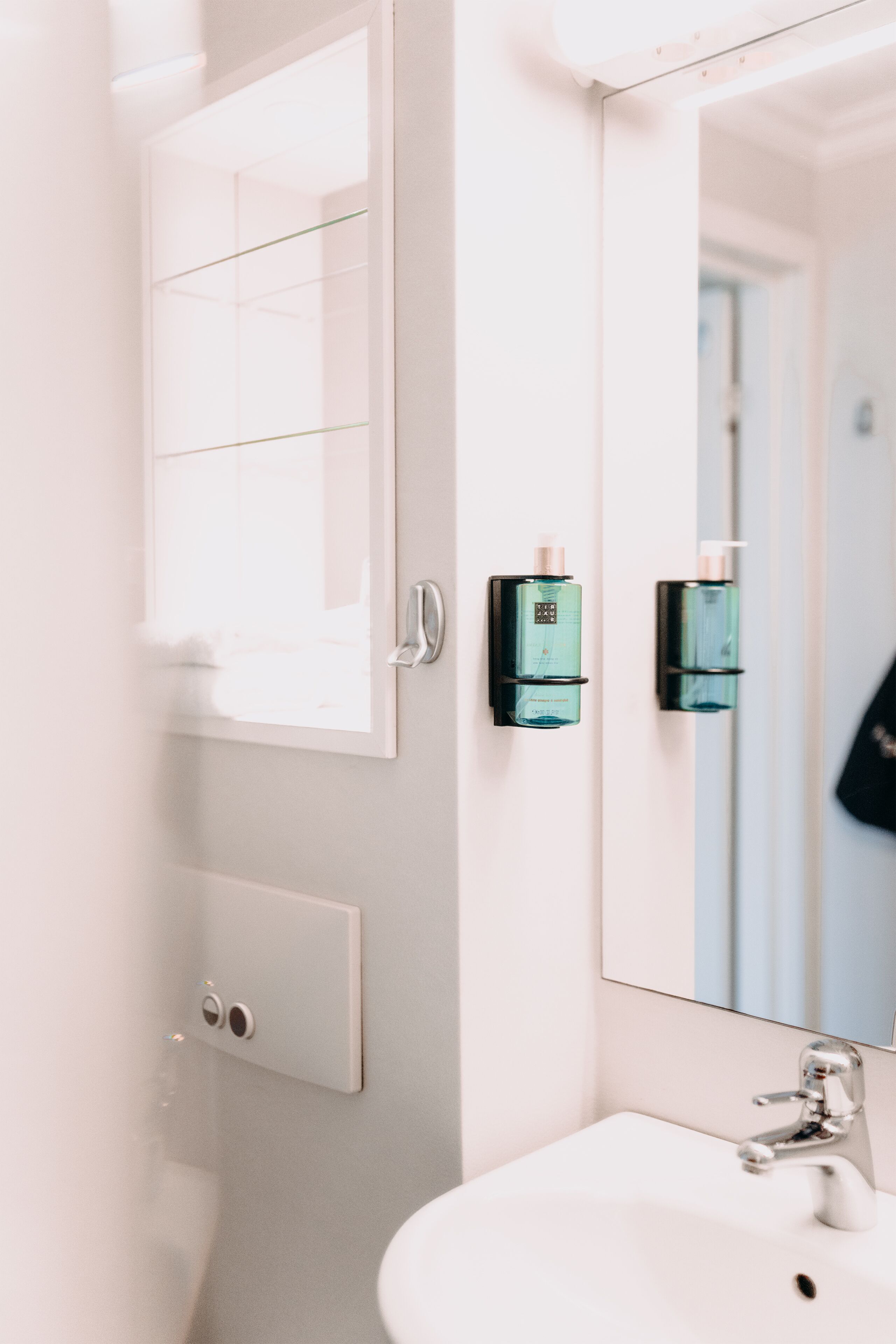 shower, free toiletries, towels