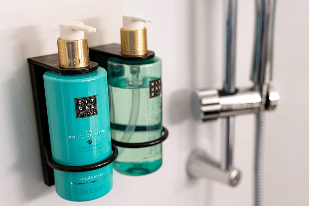 luxury double room, 1 bedroom (mini) | bathroom | shower, free toiletries, towels