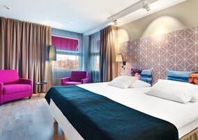 Quarto standard, 1 cama King (with sofabed) | Cofres nos quartos, escrivaninha, ferros/tábuas de passar roupa