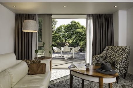 Deluxe Suite (Mountain Facing) | Hypo-allergenic bedding, minibar, in-room safe, desk