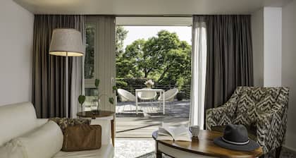 Vineyard Hotel