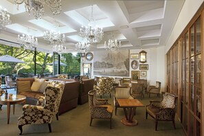 2 restaurants, breakfast, lunch, dinner served; international cuisine - Vineyard Hotel (Cape Town)