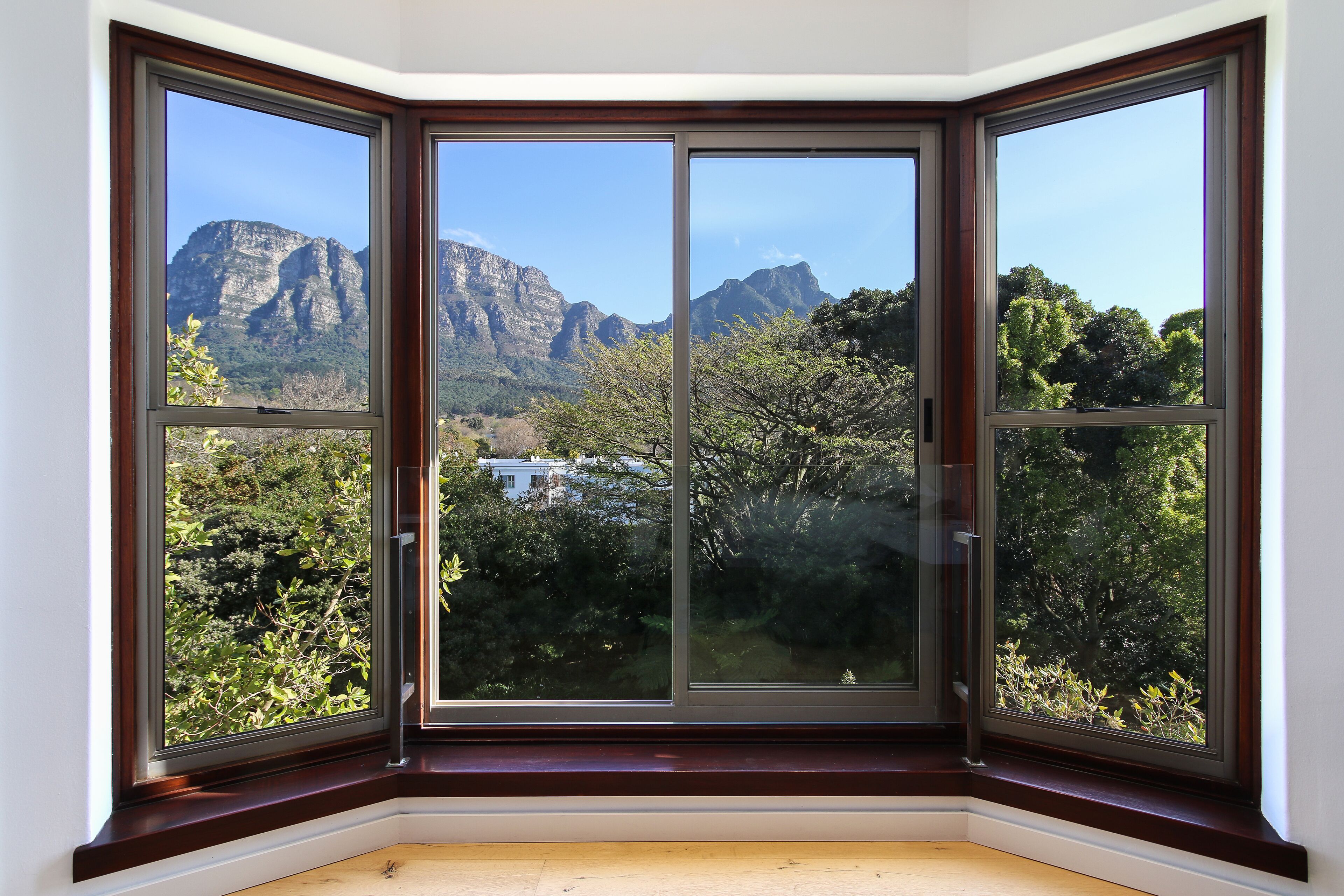 Photo - Vineyard Hotel