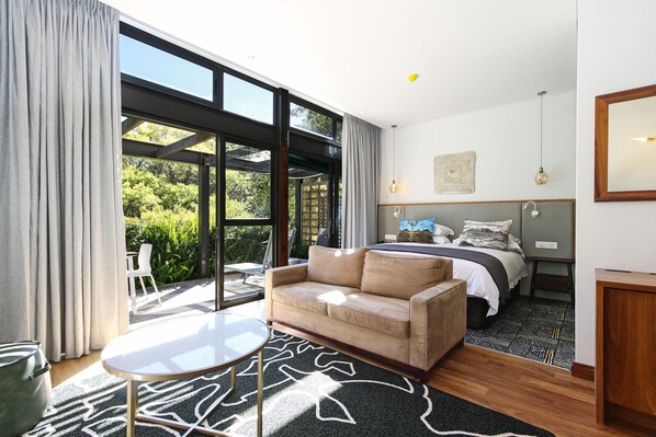 Suite junior, 1 cama King size, vista al río (Junior Suite River) | Ropa de cama hipoalergénica y minibar 