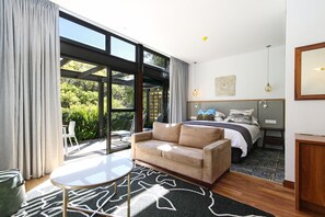 Standard Suite, 1 King Bed | Hypo-allergenic bedding, minibar, in-room safe, desk