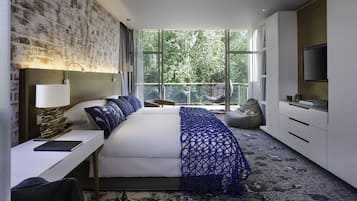 Hypo-allergenic bedding, minibar, in-room safe, desk
