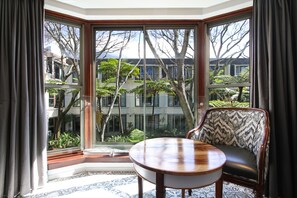 Standard Room, 1 King Bed | Courtyard view
