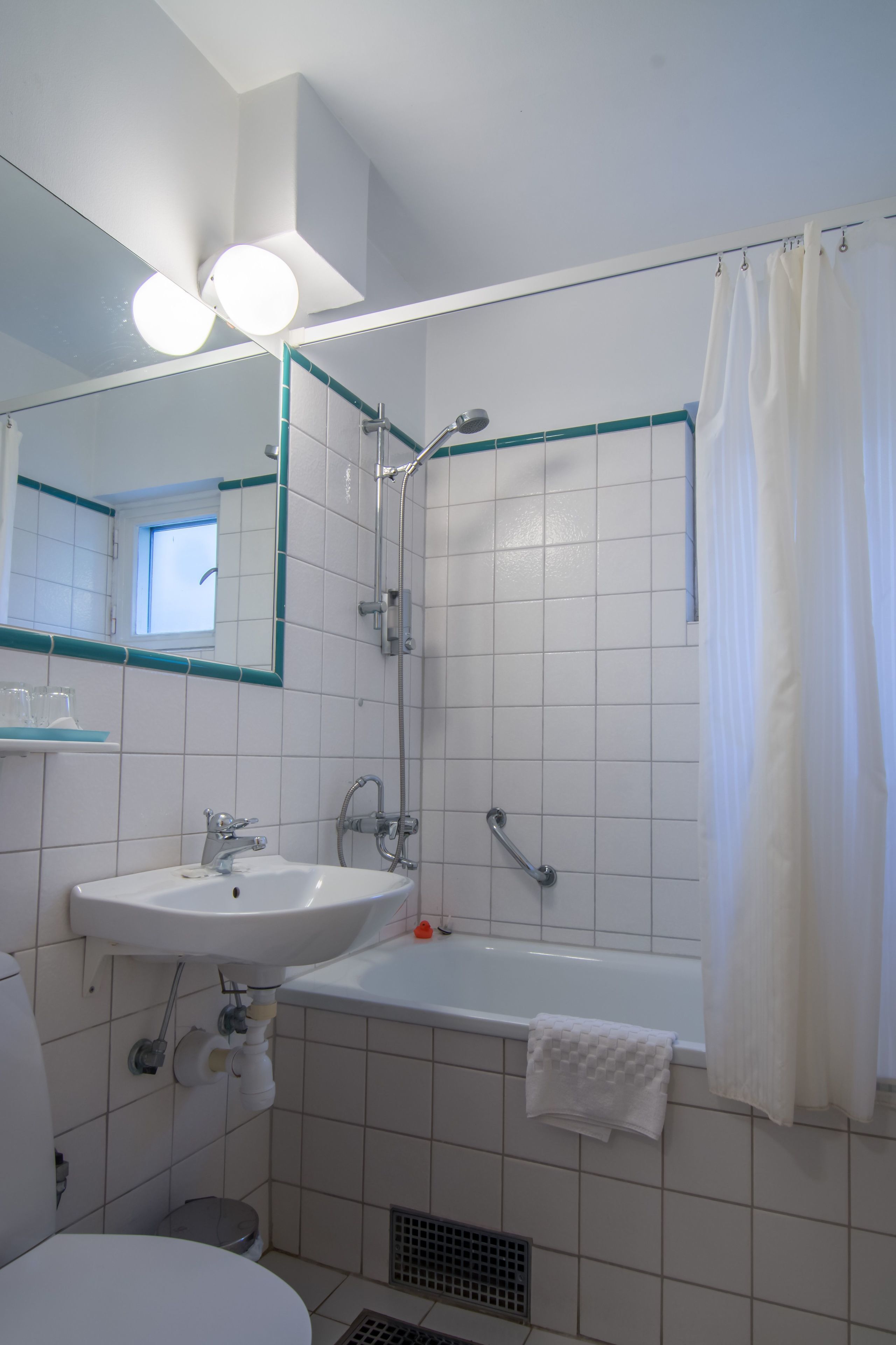 standard double room | desk, free wifi, bed sheets