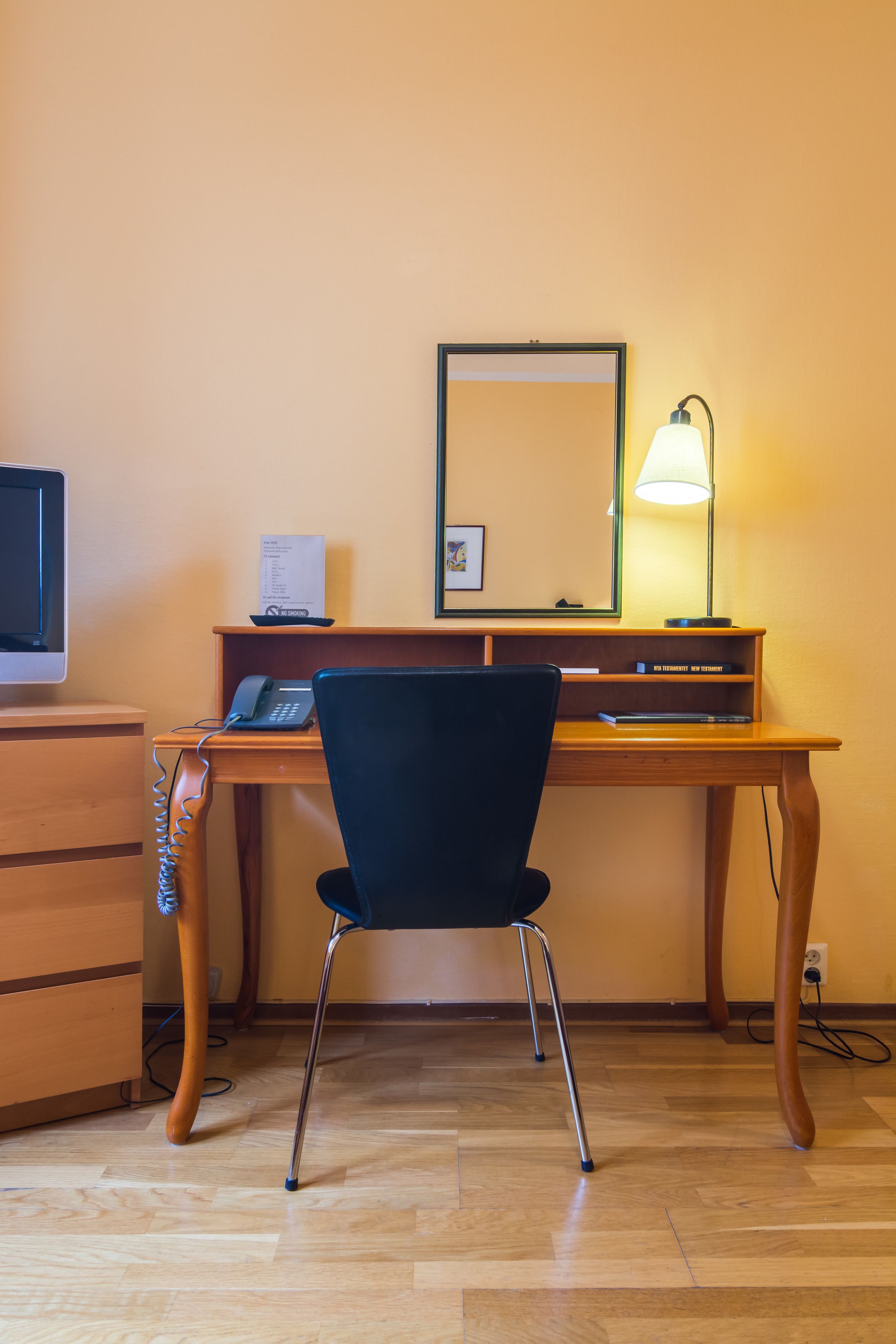 standard single room | desk, free wifi, bed sheets