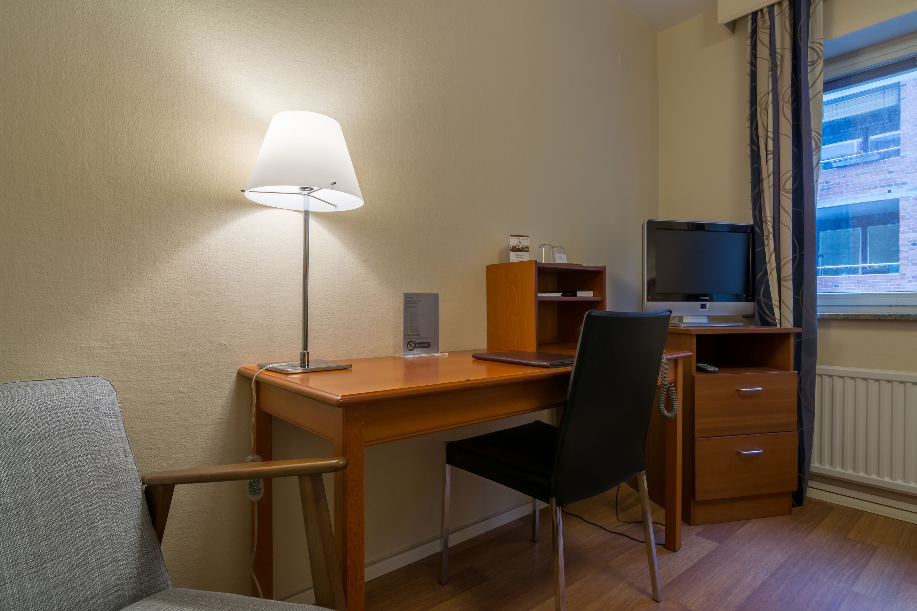 standard double room | desk, free wifi, bed sheets