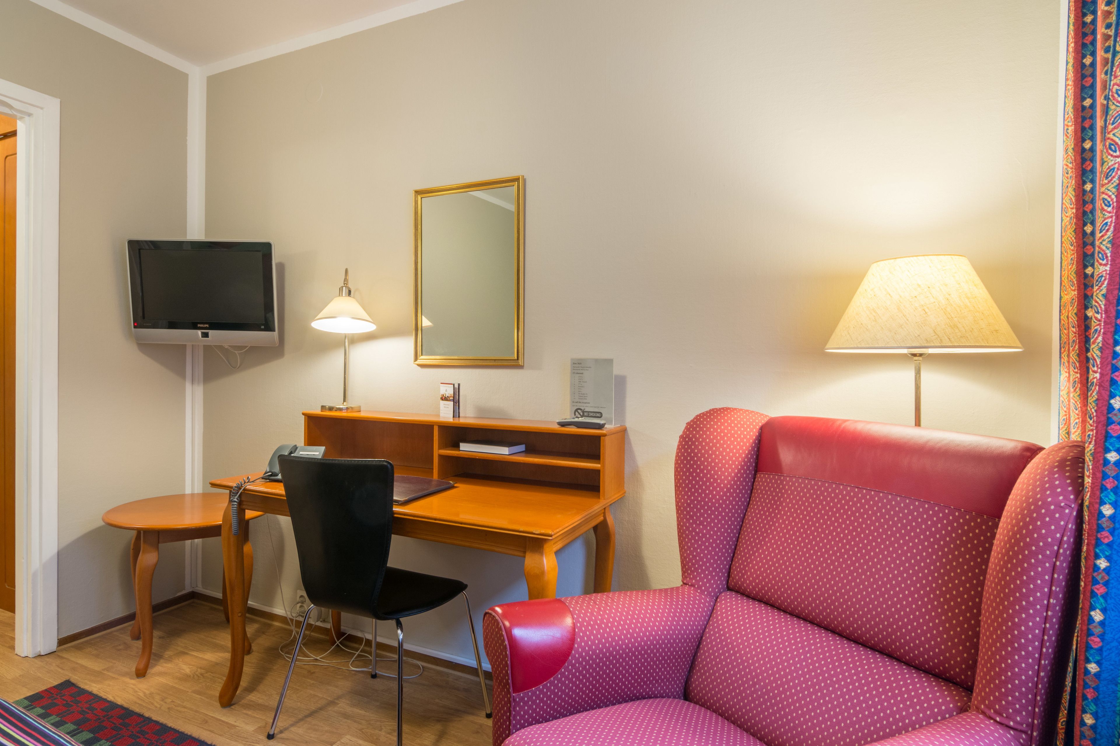 standard single room | desk, free wifi, bed sheets