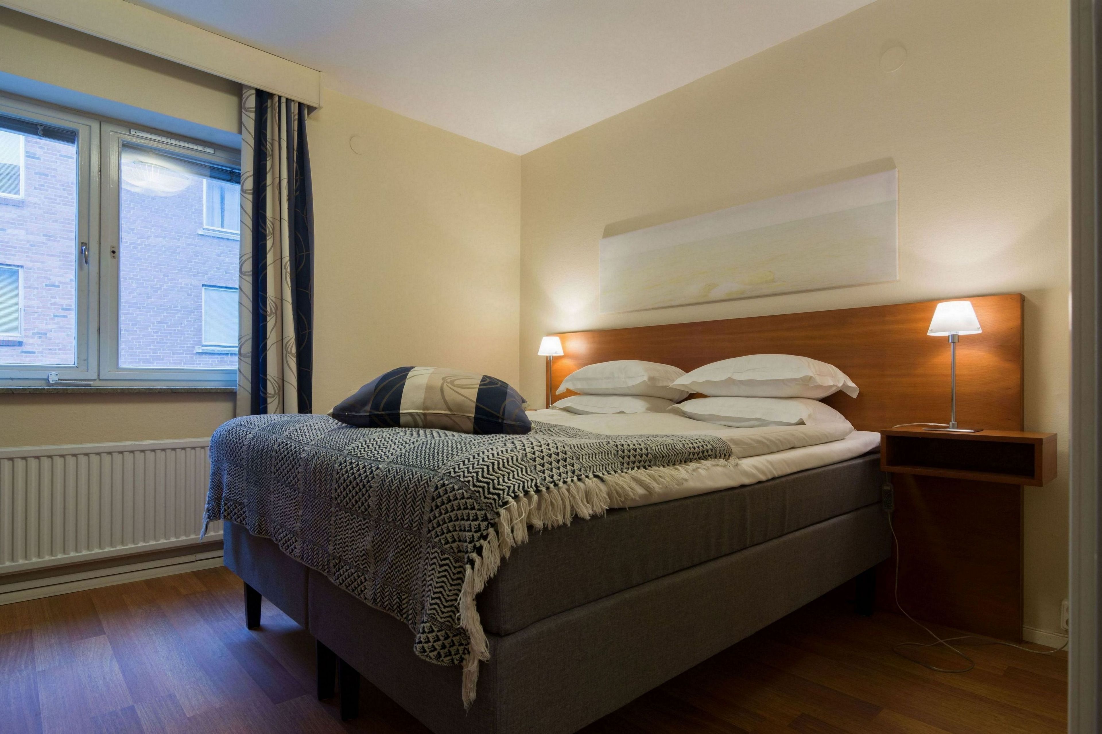 standard double room | desk, free wifi, bed sheets