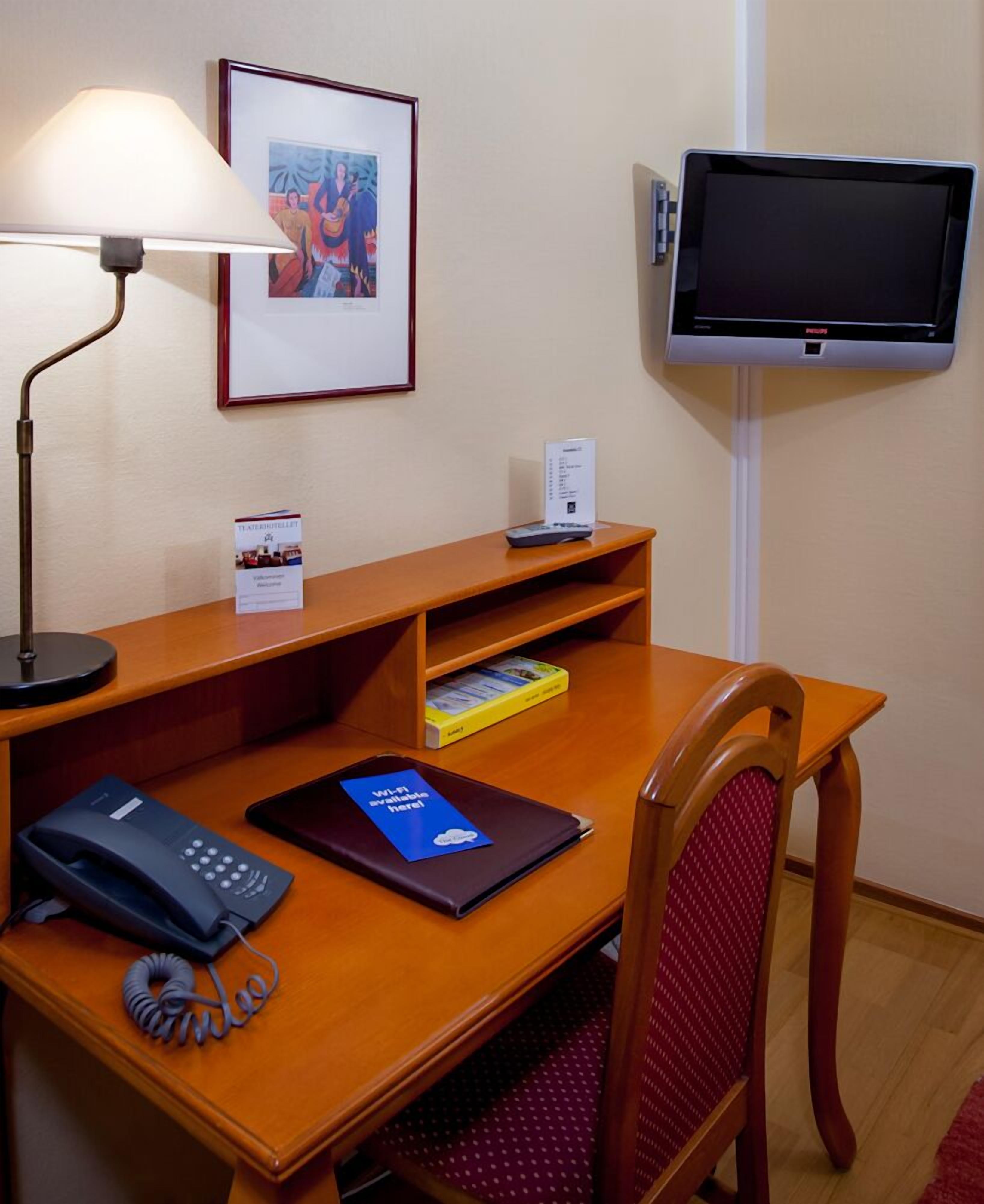 desk, free wifi, bed sheets