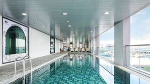 Indendørs pool