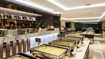 Daily buffet breakfast (THB 350 per person)