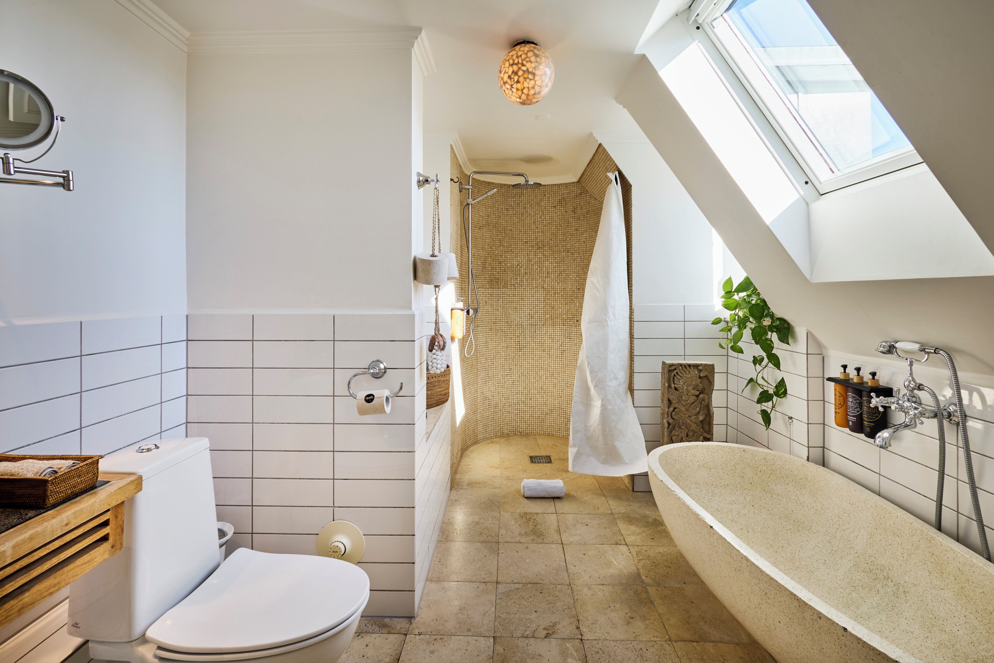 Panoramic Penthouse, 1 Queen Bed, Hot Tub, City View | Bathroom