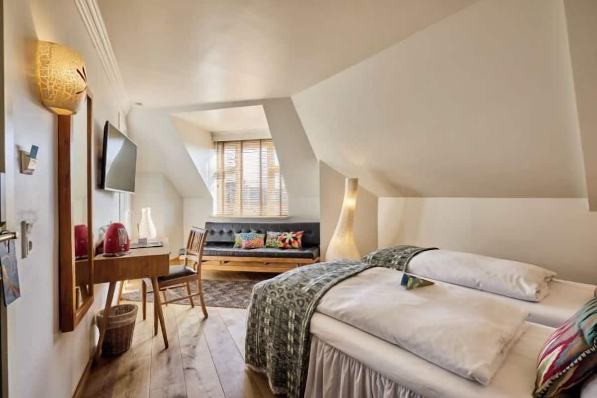 1 bedroom, premium bedding, soundproofing, free WiFi