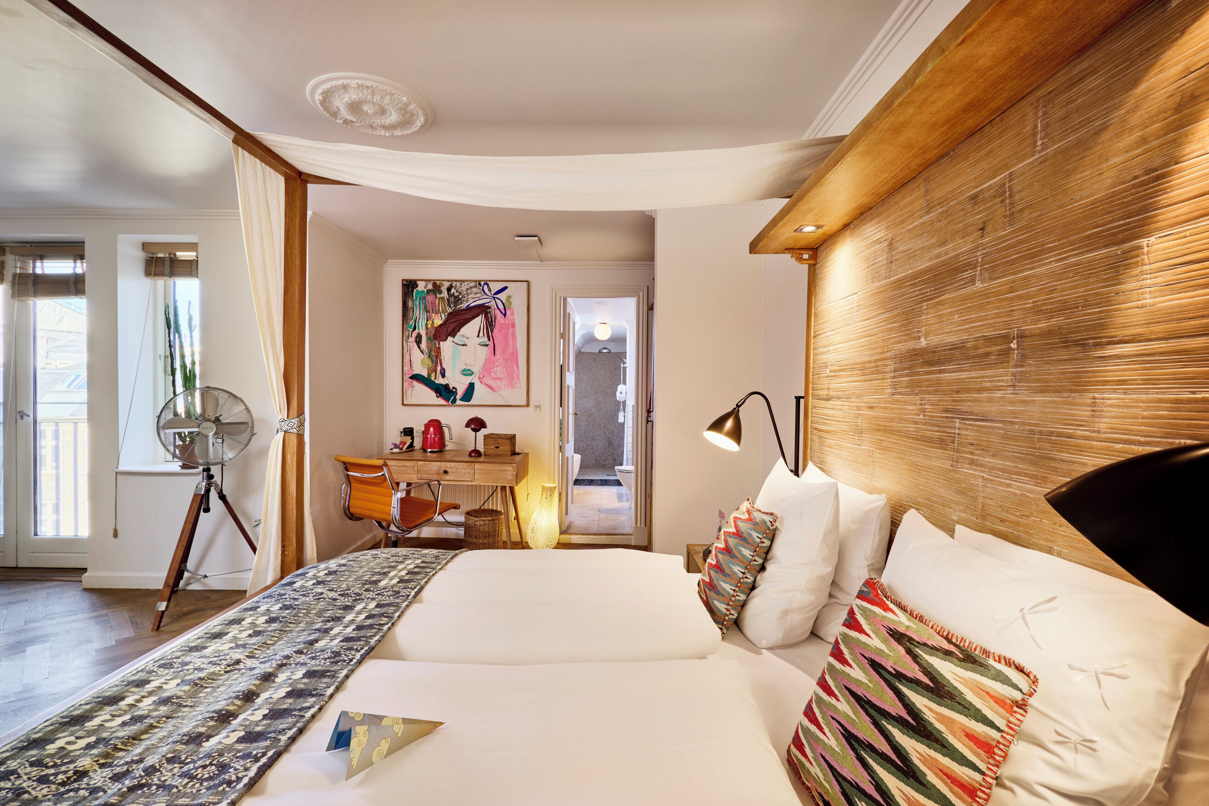 Ático panorámico, 1 cama de matrimonio, bañera de hidromasaje, vistas a la ciudad | Ropa de cama de alta calidad, caja fuerte, wifi gratis y ropa de cama