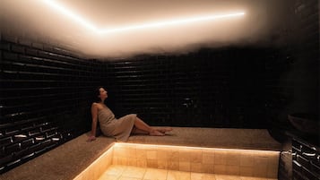 Sauna, hot tub, steam room