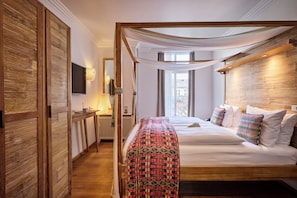 1 bedroom, premium bedding, soundproofing, free WiFi