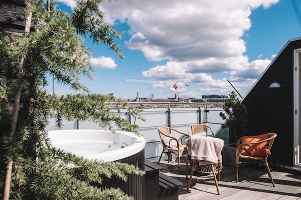 Þakíbúð með útsýni - 1 meðalstórt tvíbreitt rúm - heitur pottur - borgarsýn | Heitur pottur utandyra