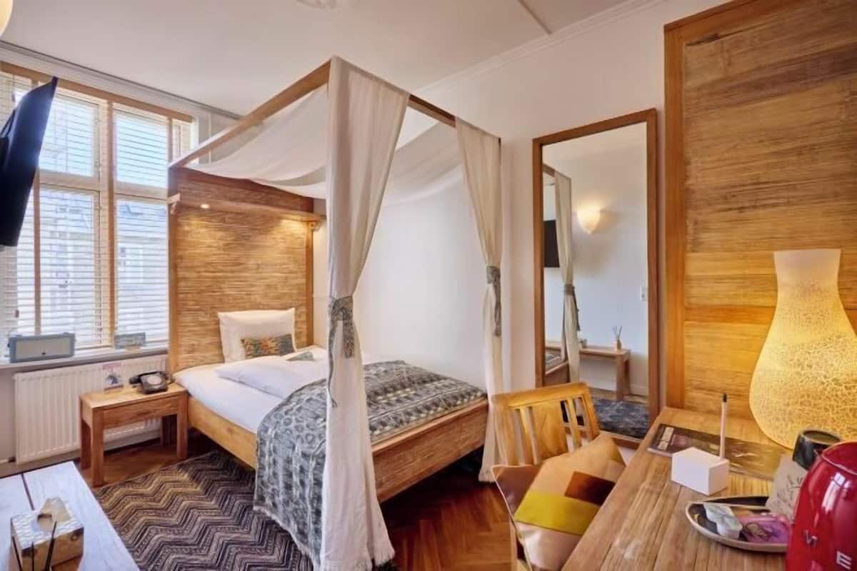 1 bedroom, premium bedding, soundproofing, free WiFi