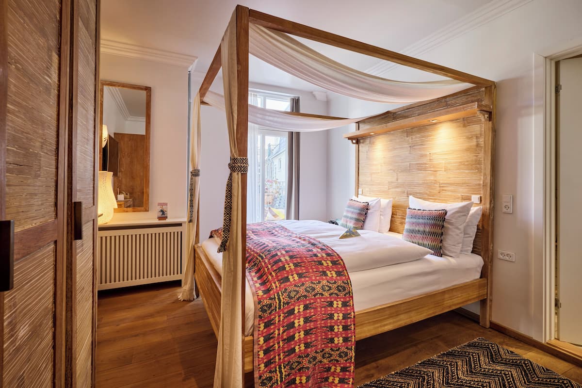 1 bedroom, premium bedding, soundproofing, free WiFi