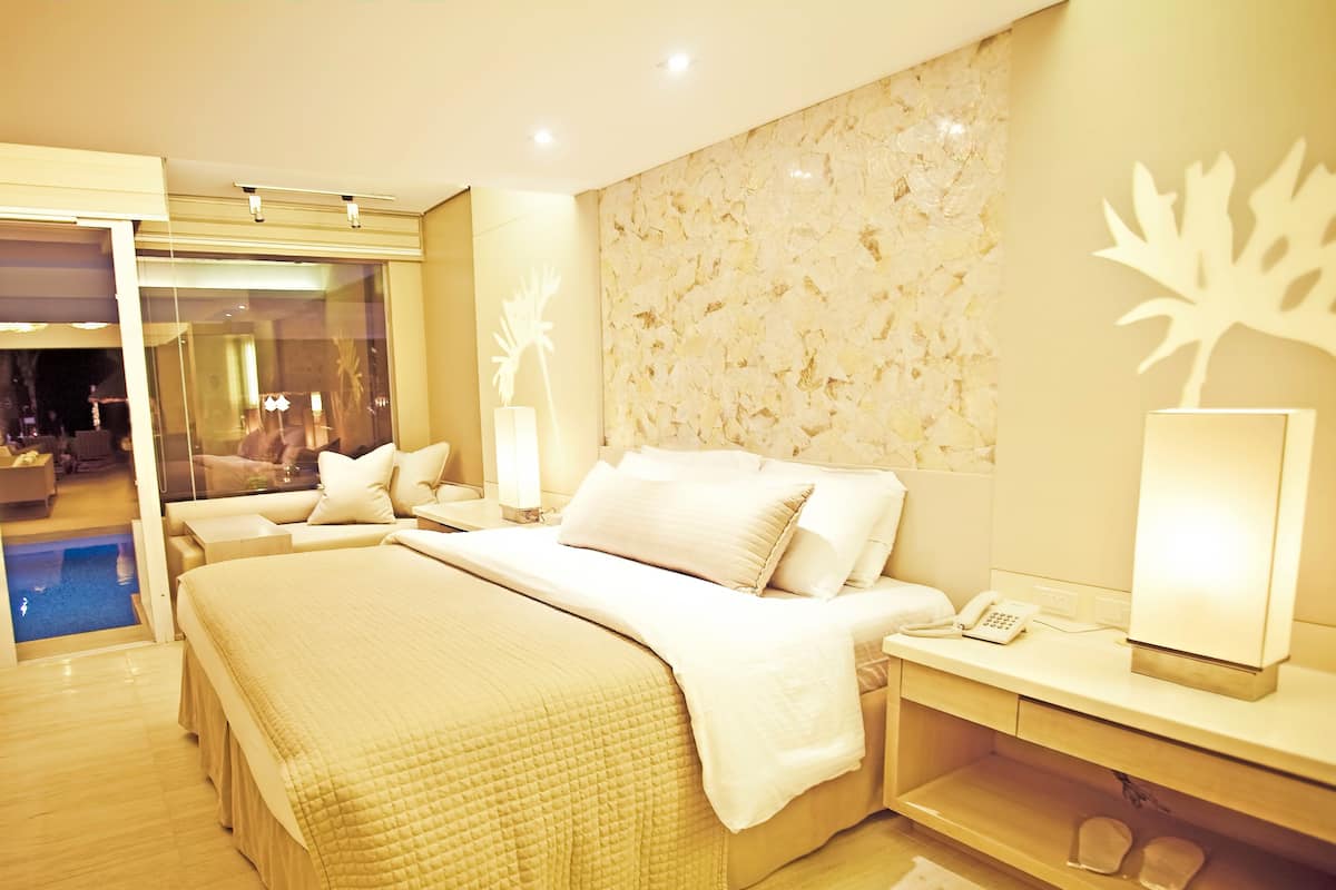 1 bedroom, minibar, in-room safe, desk