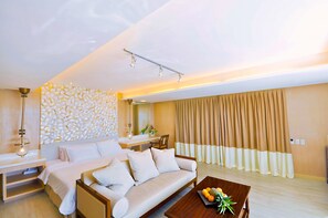 Suite (Seaside) | Minibar, caja de seguridad en la habitación, escritorio y wifi gratis 